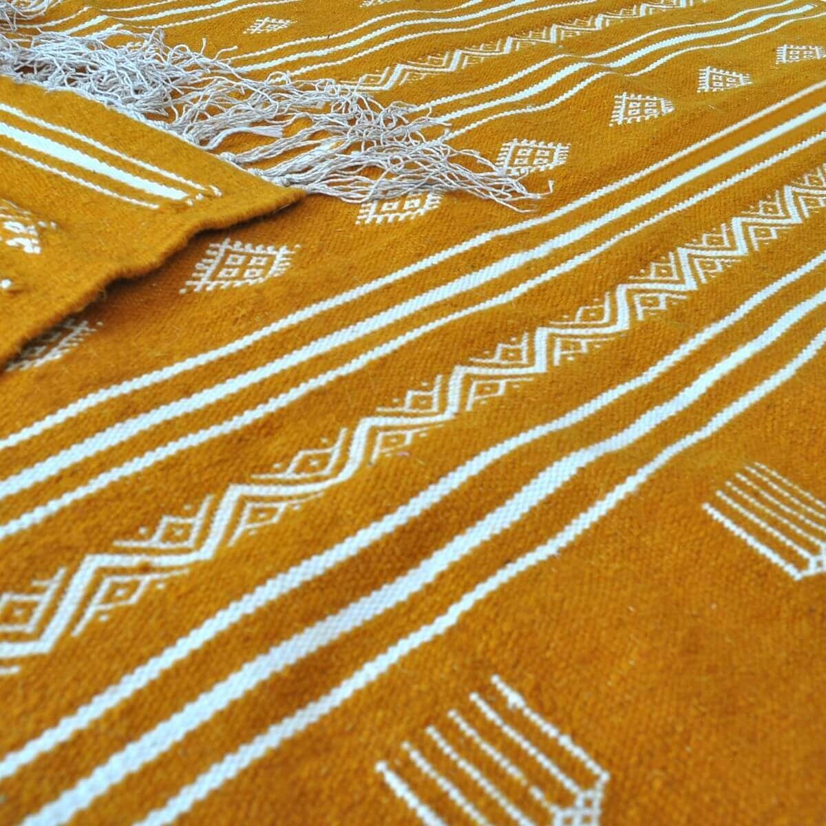 Tapis berbère Tapis Kilim Jawad 135x240 Jaune/blanc (Tissé main, Laine) Tapis kilim tunisien style tapis marocain. Tapis rectang