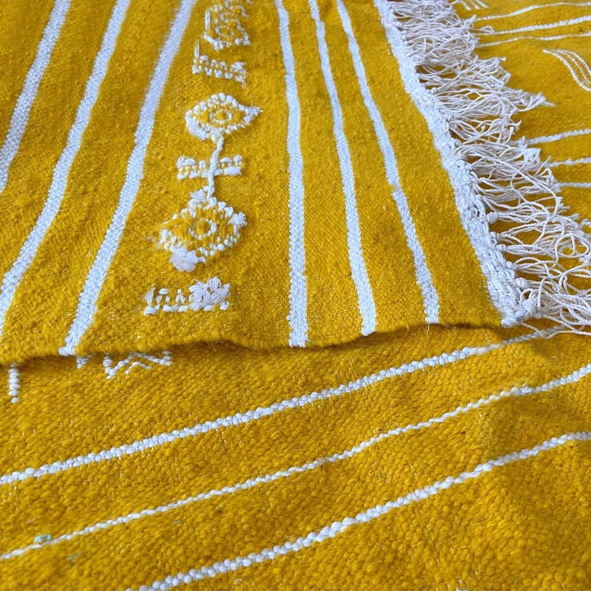 Tapis berbère Tapis Kilim Jridi 96x193 Jaune/Blanc (Tissé main, Laine, Tunisie) Tapis kilim tunisien style tapis marocain. Tapis