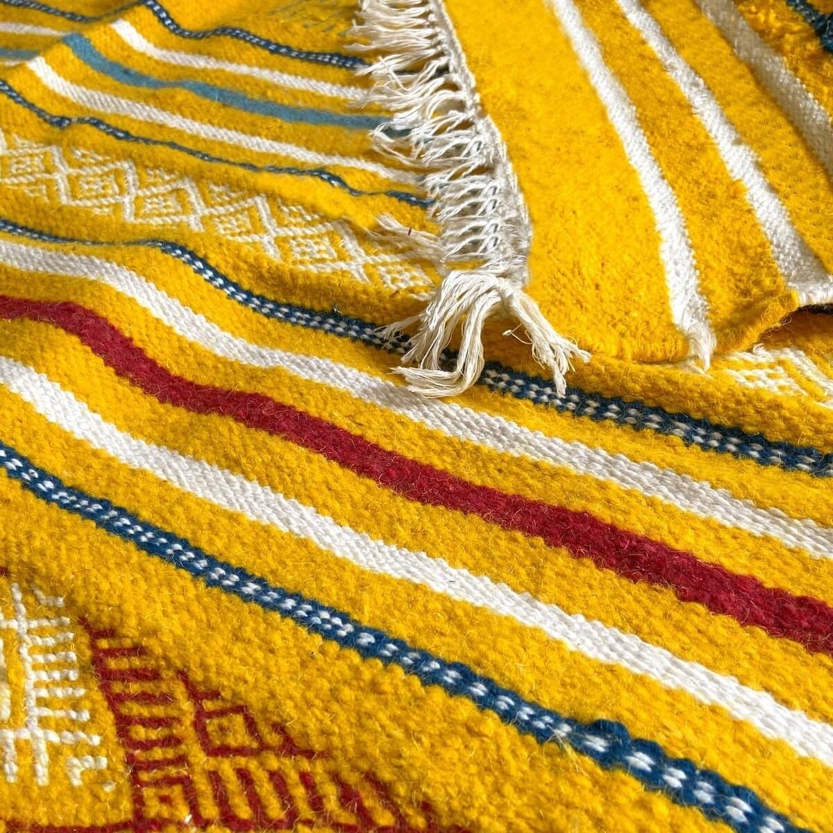 Berber Teppich Teppich Kelim Sahraoui 144x258 Gelb/Weiss (Handgewebt, Wolle) Tunesischer Kelim-Teppich im marokkanischen Stil. R