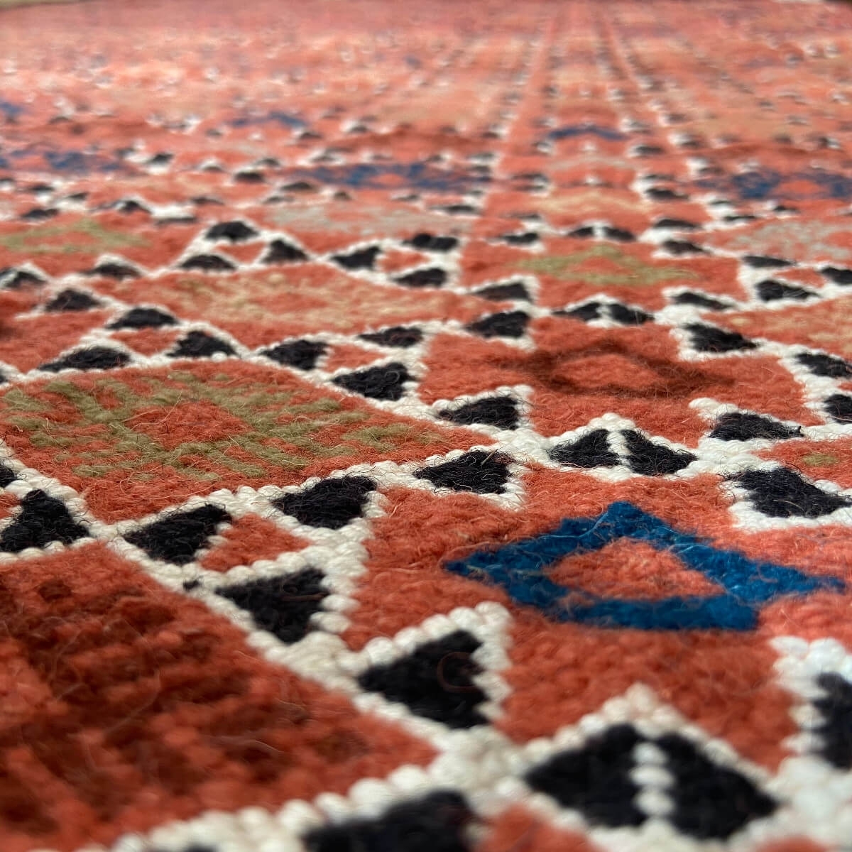 Berber Teppich Teppich Kelim Tanger 105x180 Rot/Mehrfarben (Handgewebt, Wolle) Tunesischer Kelim-Teppich im marokkanischen Stil.