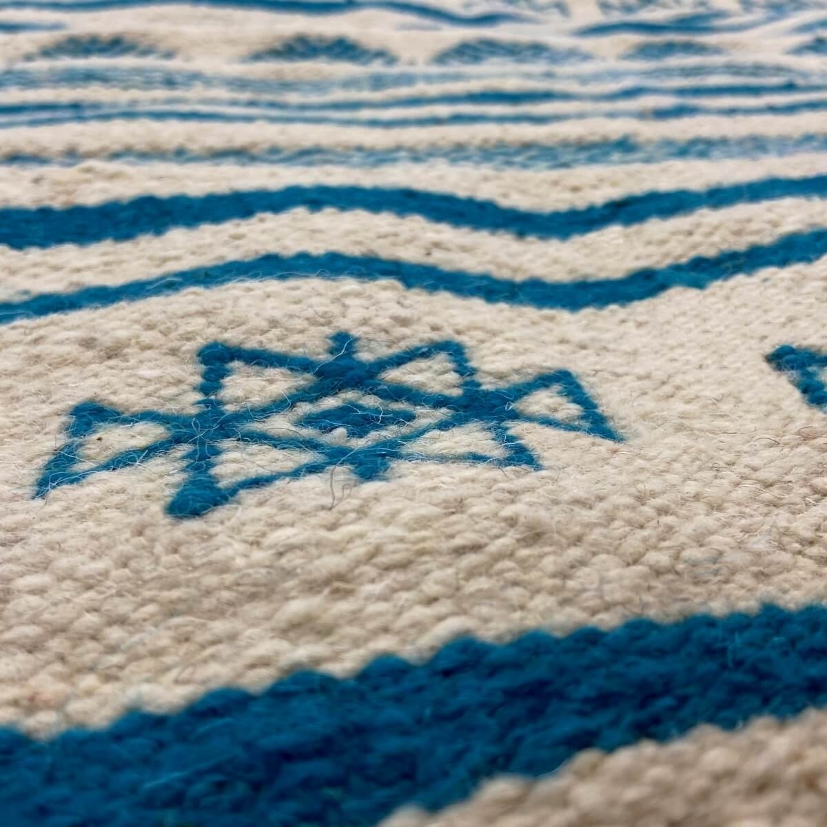 Alfombra bereber Alfombra Kilim largo Esesnou 114x186 cm Beige Azul (Hecho a mano, Lana, Túnez) Alfombra kilim tunecina, estilo 