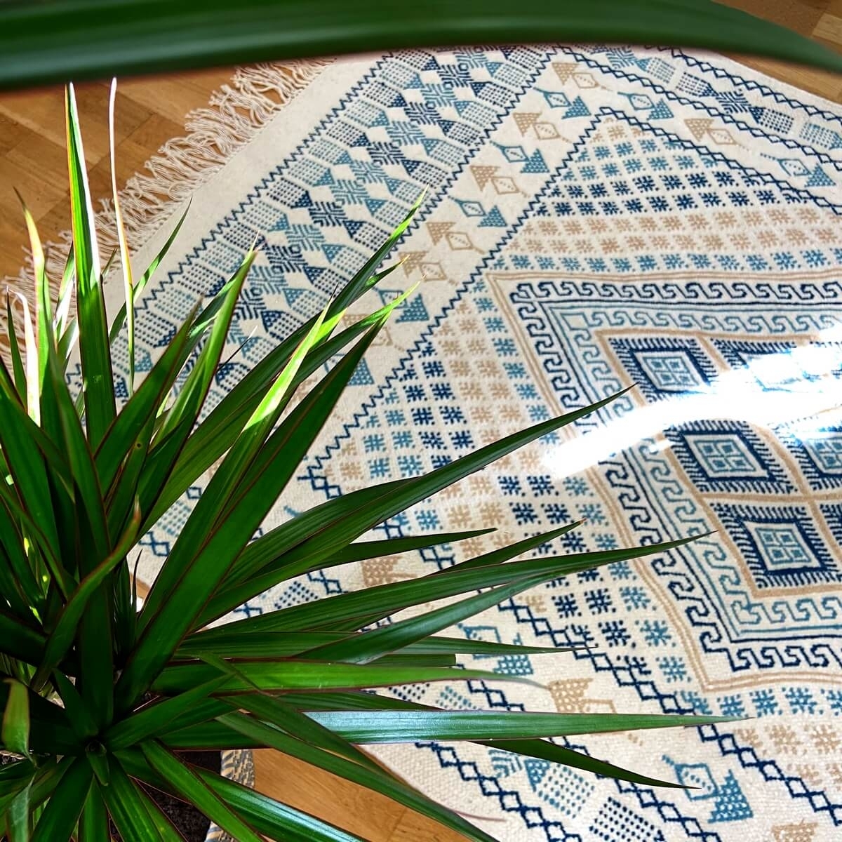 Berber tapijt Tapijt Margoum Mouja 129x196 cm Blauw/Wit (Handgeweven, Wol, Tunesië) Tunesisch Margoum Tapijt uit de stad Kairoua