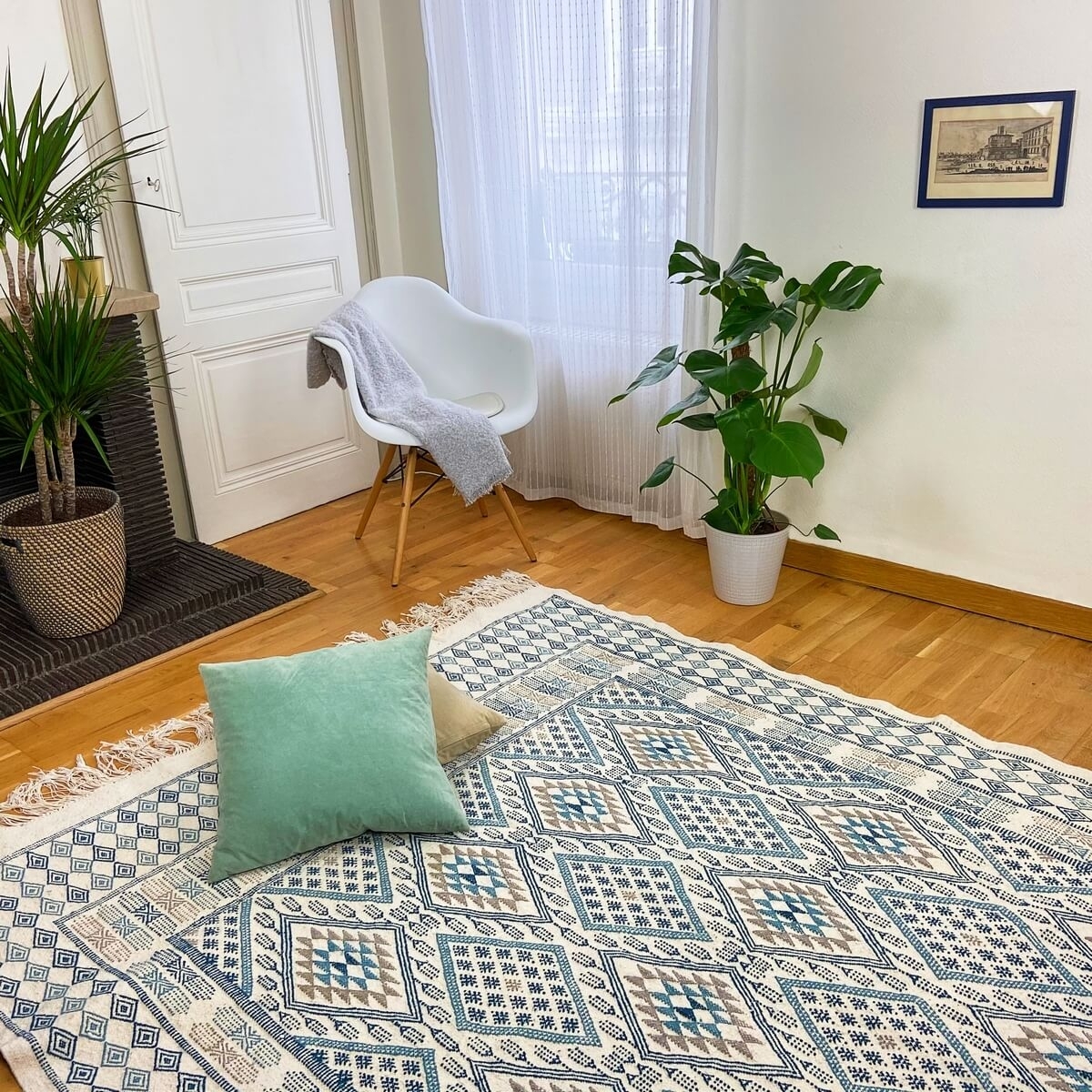 Tapis berbère Tapis Margoum Louz 171x252 Blanc/Bleu (Fait main, Laine, Tunisie) Tapis margoum tunisien de la ville de Kairouan. 