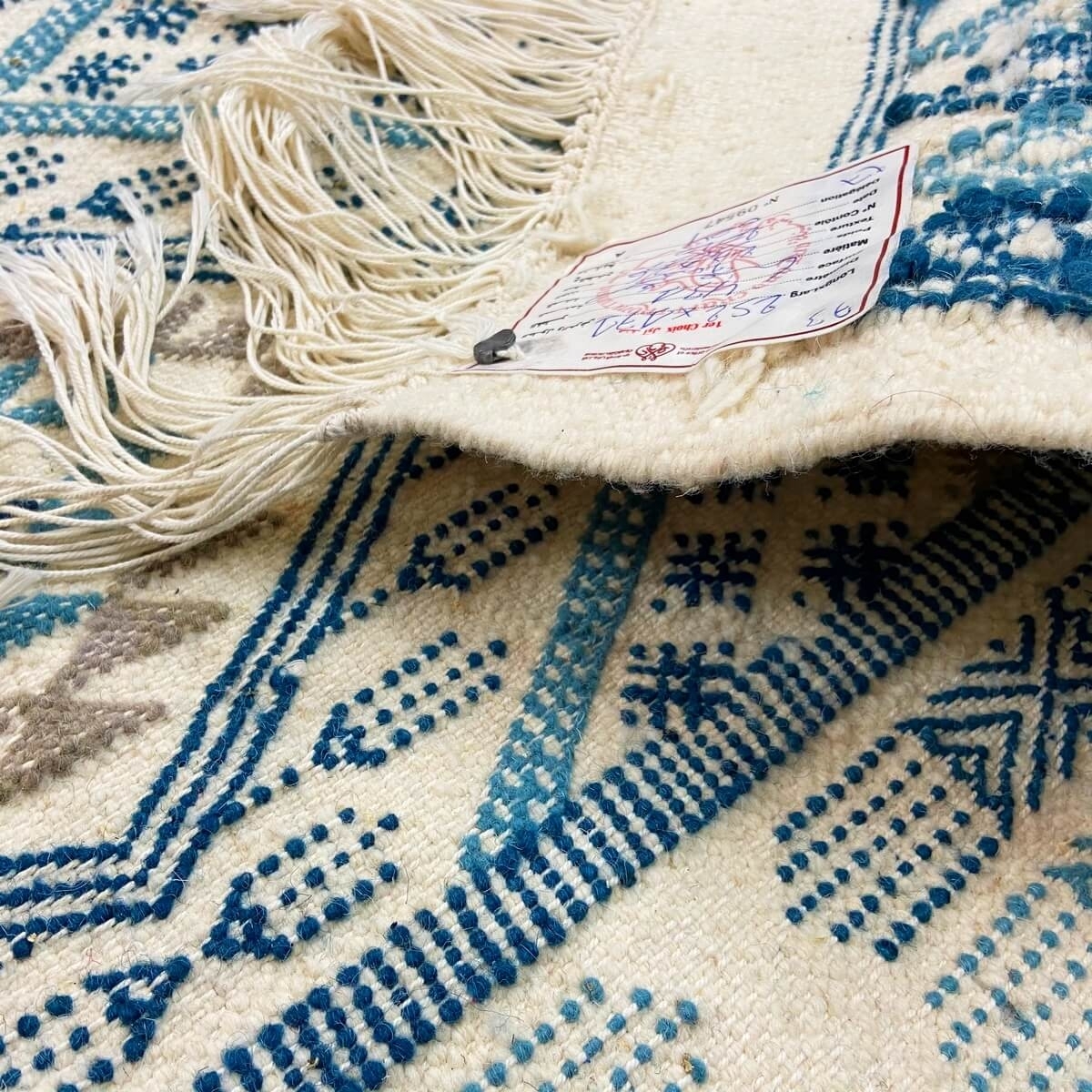 Tapis berbère Tapis Margoum Louz 171x252 Blanc/Bleu (Fait main, Laine, Tunisie) Tapis margoum tunisien de la ville de Kairouan. 