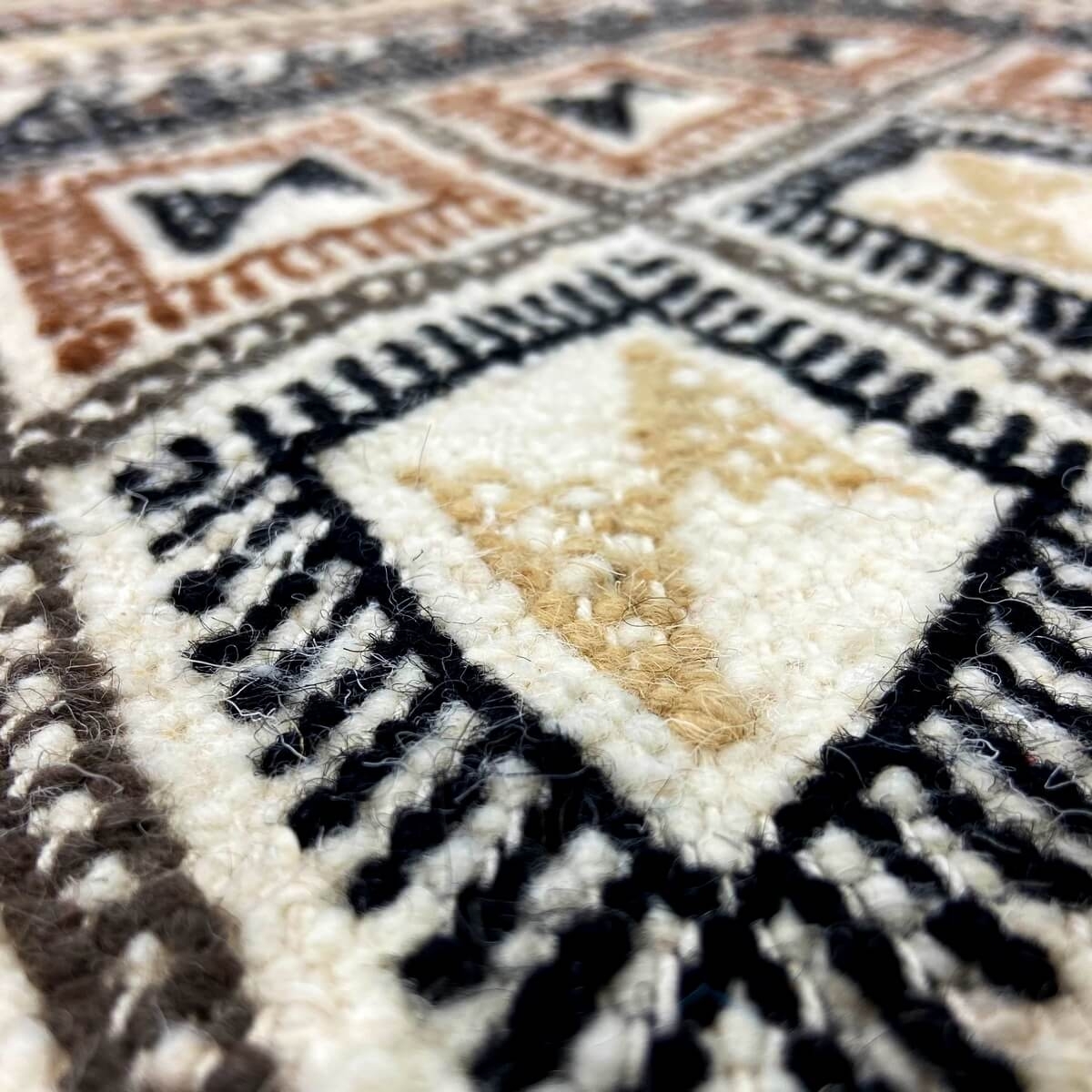 Berber carpet Rug Margoum Homssi 124x204 White/Brown (Handmade, Wool, Tunisia) Tunisian margoum rug from the city of Kairouan. R