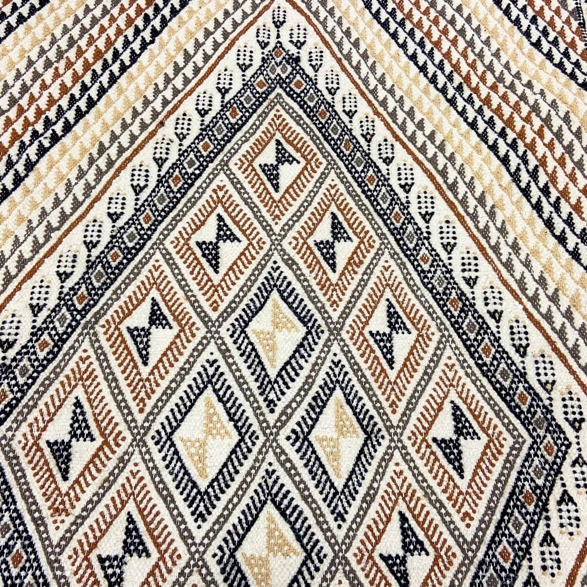 Berber carpet Rug Margoum Homssi 124x204 White/Brown (Handmade, Wool, Tunisia) Tunisian margoum rug from the city of Kairouan. R