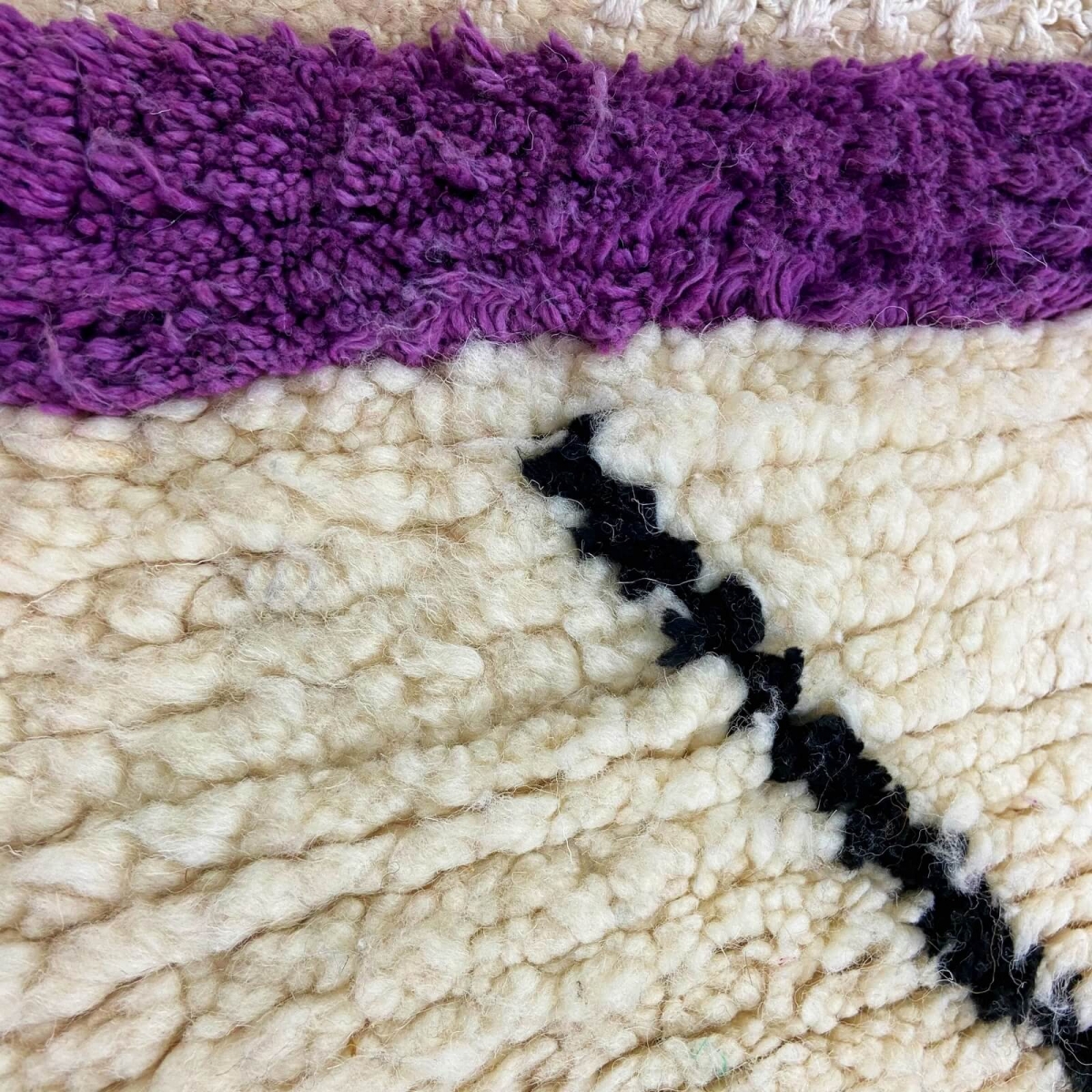 Berber tapijt Vloerkleed Beni Ouarain Ranoa 145x230 cm Wit en Zwart (Handgeweven, Wol, Marokko) Tunesisch Margoum Tapijt uit de 