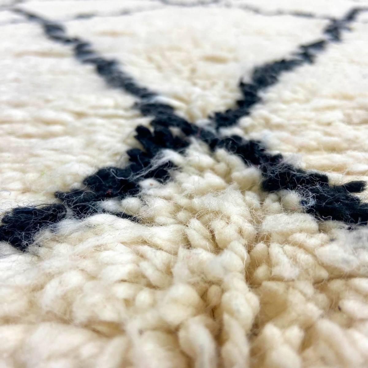 Tapis berbère Tapis Beni Ouarain Ranoa 145x230 cm Berbere Blanc et Noir (Fait main, Laine, Maroc) Tapis Beni Ouarain 145x230 cm 