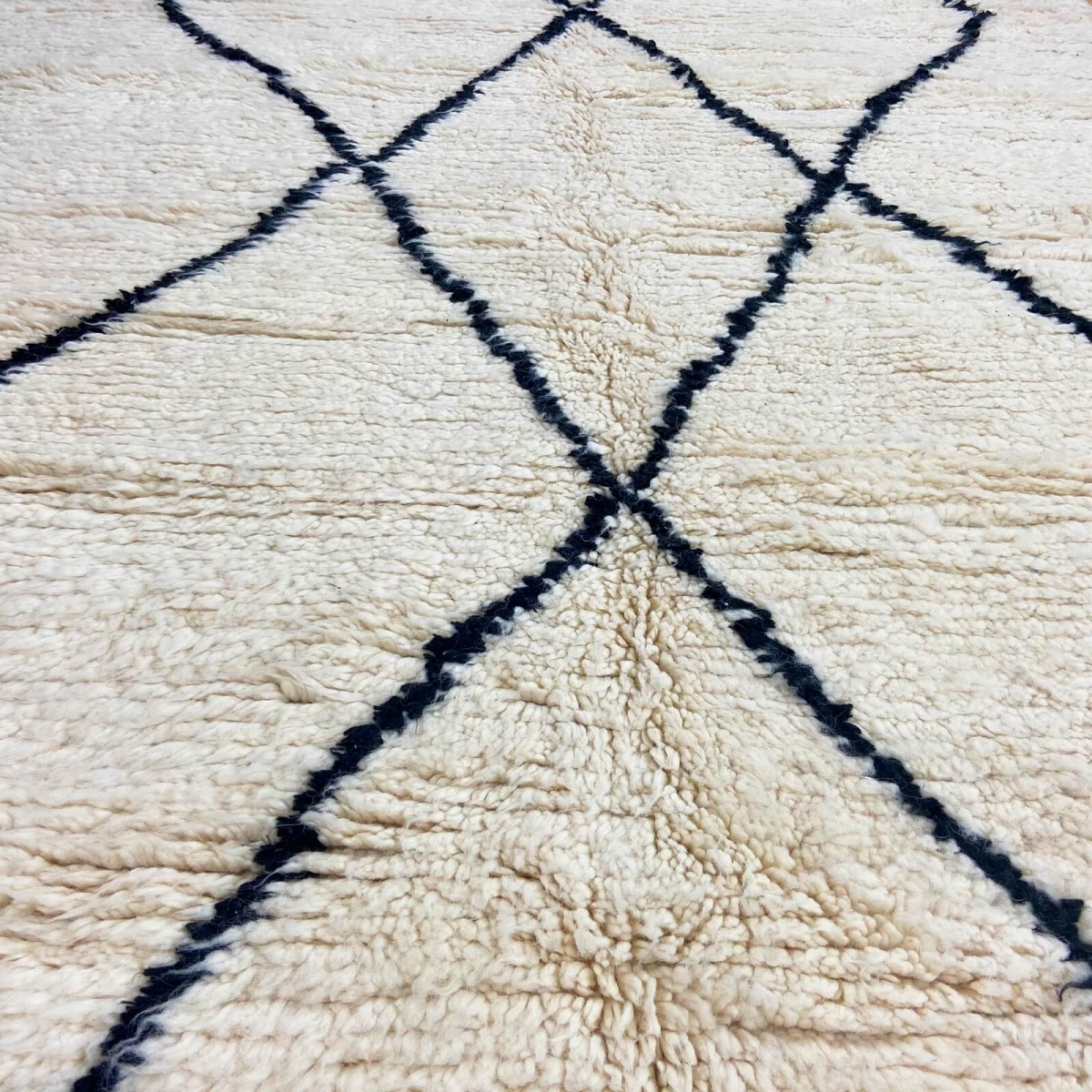 Alfombra bereber Alfombra Beni Ouarain Ranoa 145x230 cm Blanco y Negro  (Hecho a mano, Lana, Marruecos) Alfombra margoum tunecin