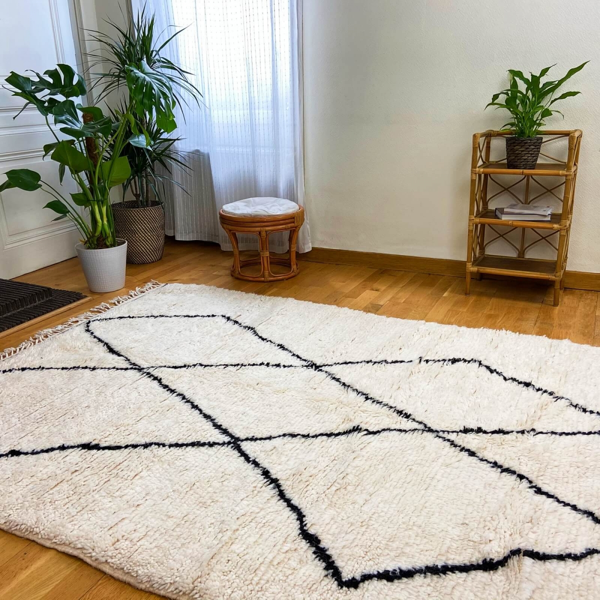 Tapete berbere Tapete Beni Ouarain Kenwa 150x260 cm Branco e Preto (Artesanal, Lã, Marrocos) Tapete Margoum tunisino da cidade d