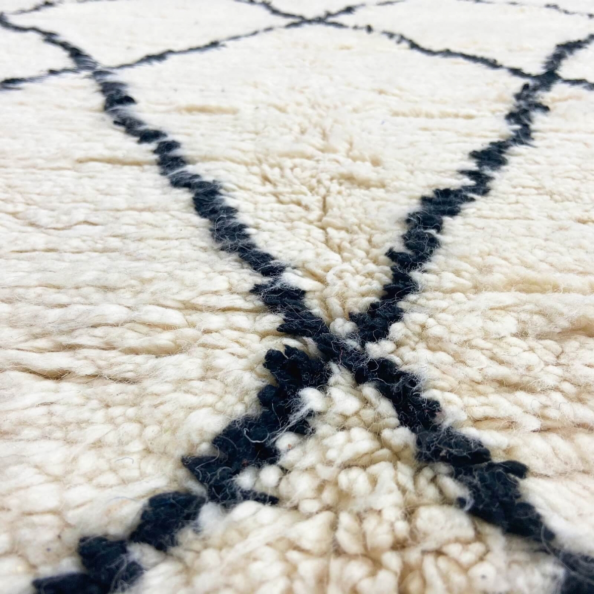 Tapete berbere Tapete Beni Ouarain Kenwa 150x260 cm Branco e Preto (Artesanal, Lã, Marrocos) Tapete Margoum tunisino da cidade d