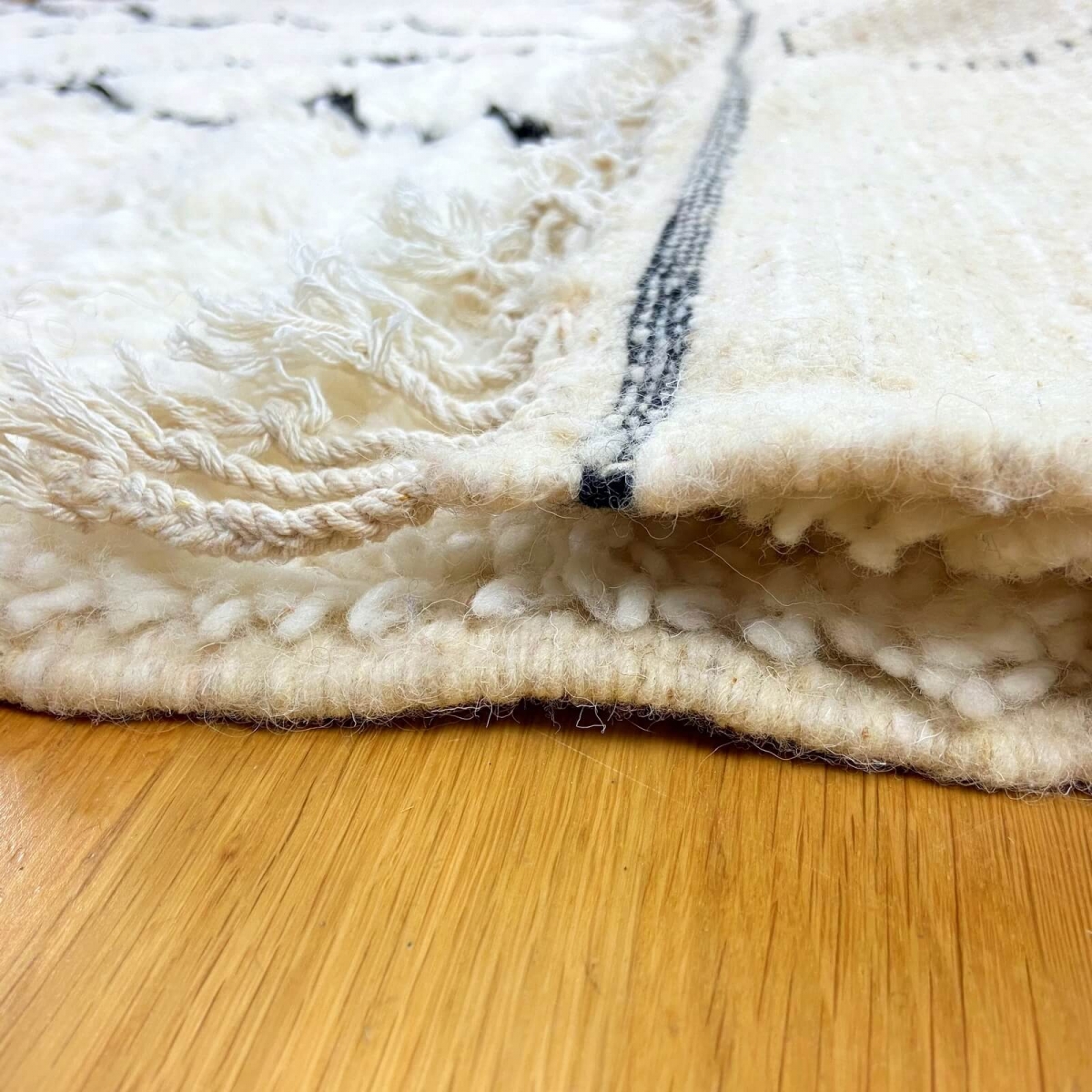 Tapete berbere Tapete Beni Ouarain Kenwa 150x260 cm Branco e Preto (Artesanal, Lã, Marrocos) Tapete Margoum tunisino da cidade d