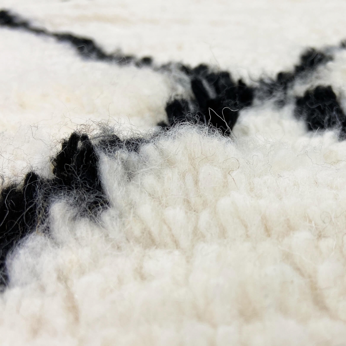 Tapis berbère Tapis Beni Ouarain Laha 145x255 cm Berbere Blanc et Noir (Fait main, Laine, Maroc) Tapis Beni Ouarain 145x255 berb