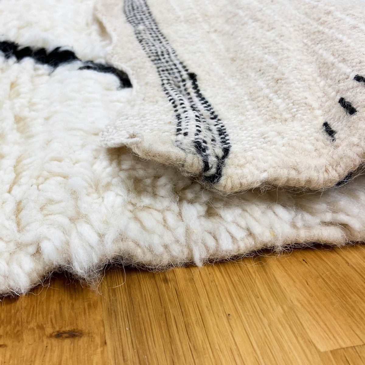 Tapis berbère Tapis Beni Ouarain Laha 145x255 cm Berbere Blanc et Noir (Fait main, Laine, Maroc) Tapis Beni Ouarain 145x255 berb