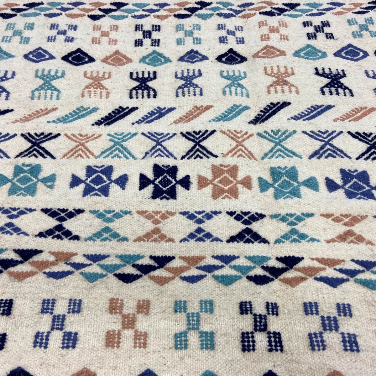 Berber tapijt Vloerkleed Kilim 135x205 cm Wit Blauw Bruin | Handgeweven, Wol, Tunesië Tunesisch kilimdeken, Marokkaanse stijl. R