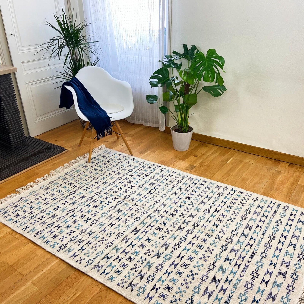 Tapete berbere Tapete Kilim 130x205 cm Branco Azul | Tecidos à mão, Lã, Tunísia Tapete tunisiano kilim, estilo marroquino. Tapet