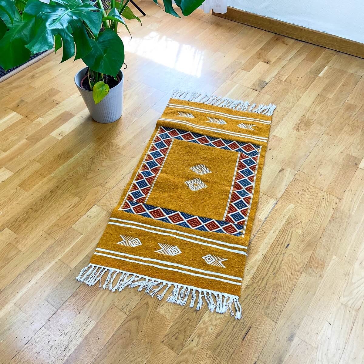 Tapete berbere Tapete Kilim Belem 56x104 Amarelo (Tecidos à mão, Lã, Tunísia) Tapete tunisiano kilim, estilo marroquino. Tapete 