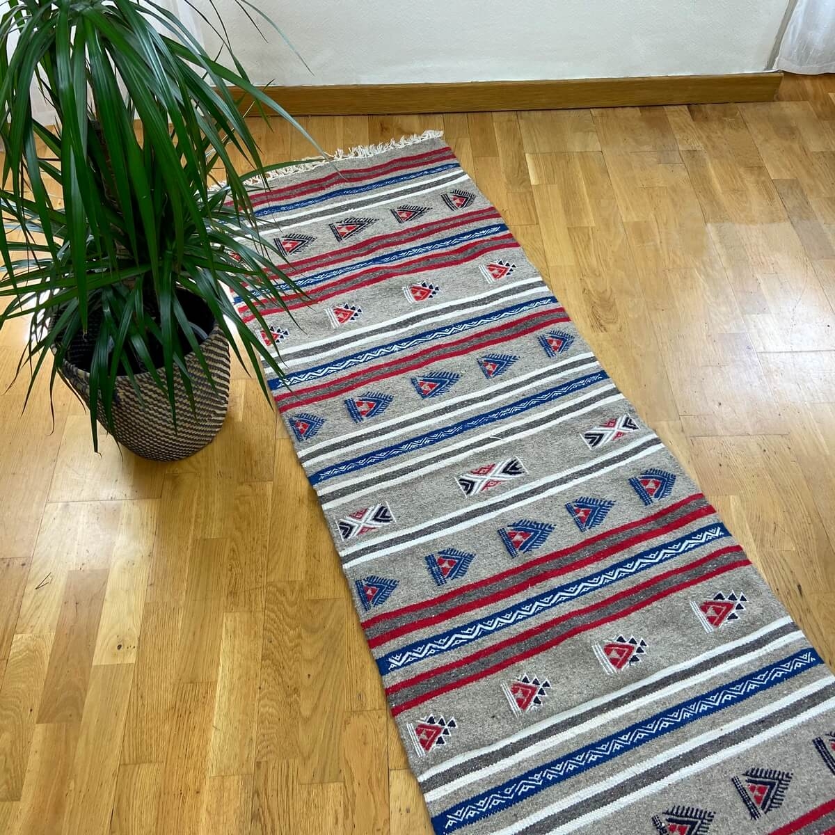 Alfombra bereber Alfombra Kilim largo Faskat 68x194 Gris (Hecho a mano, Lana, Túnez) Alfombra kilim tunecina, estilo marroquí. A