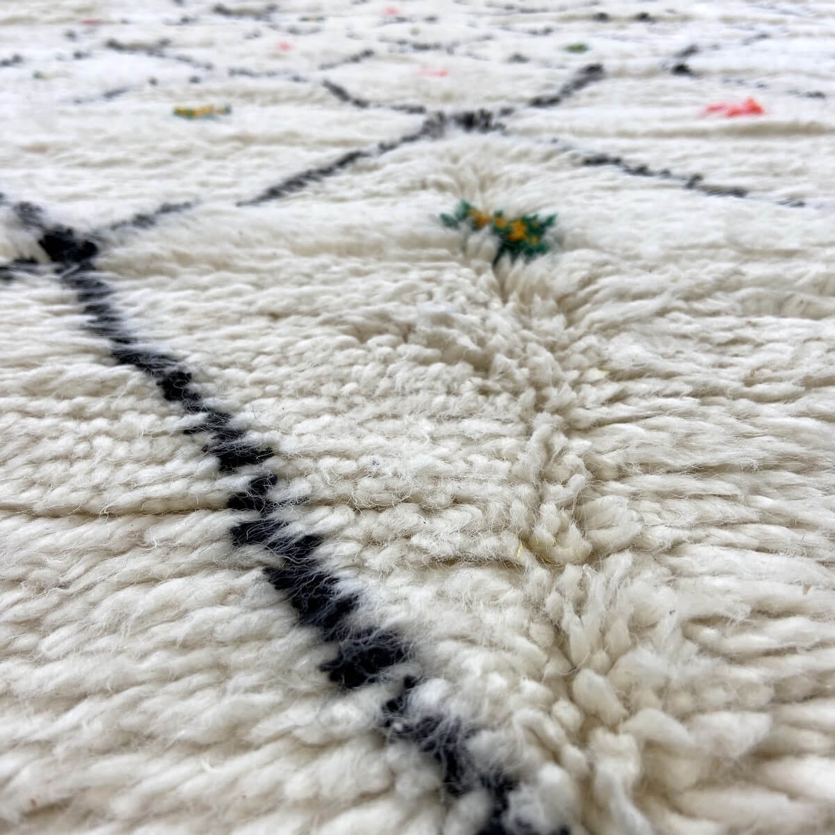 Berber carpet Rug Beni Ouarain Amadagh 157x250 cm White and Black (Handmade, Wool, Morocco) Tunisian margoum rug from the city o