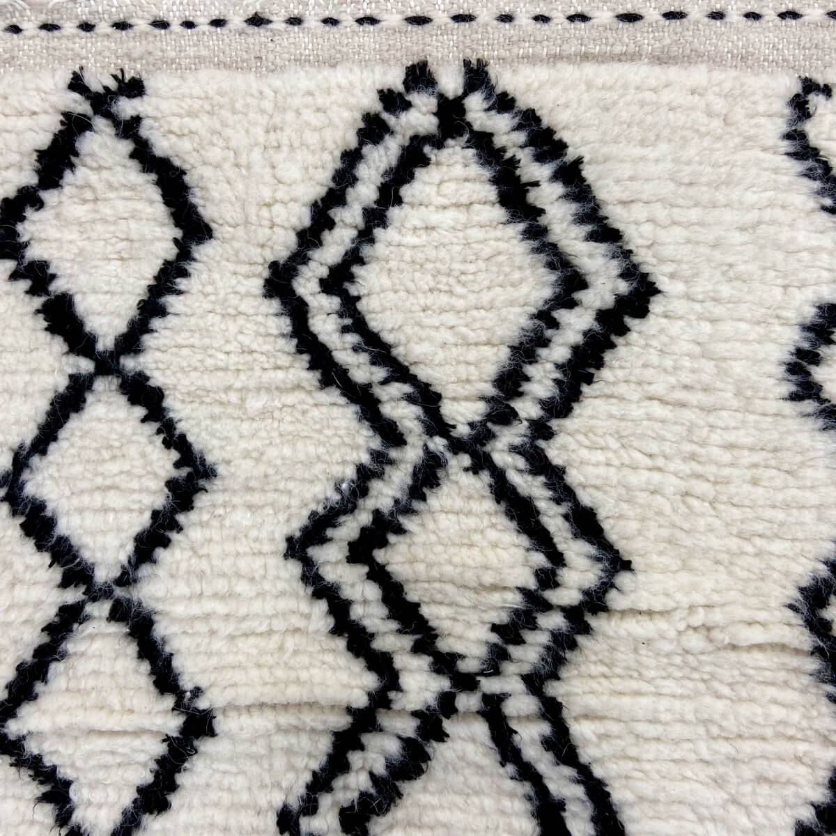 Berber carpet Rug Beni Ouarain Ikerri 80x125 cm White and Black (Handmade, Wool, Morocco) Tunisian margoum rug from the city of 