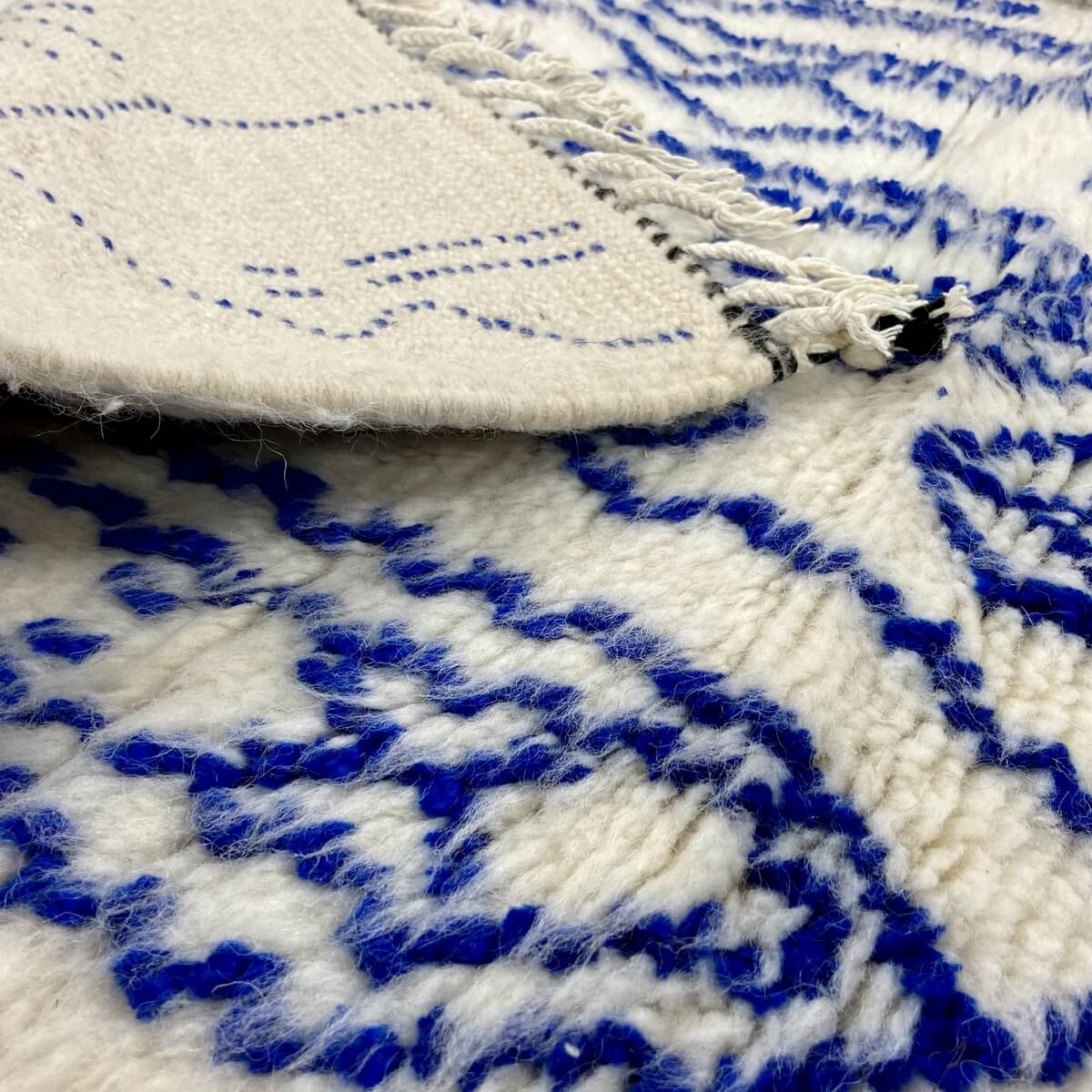 Tapis berbère Tapis Azilal Oukwes 80x135 cm Berbere Blanc et Bleu (Fait main, Laine, Maroc) Tapis Beni Ouarain 150x260 berbère m