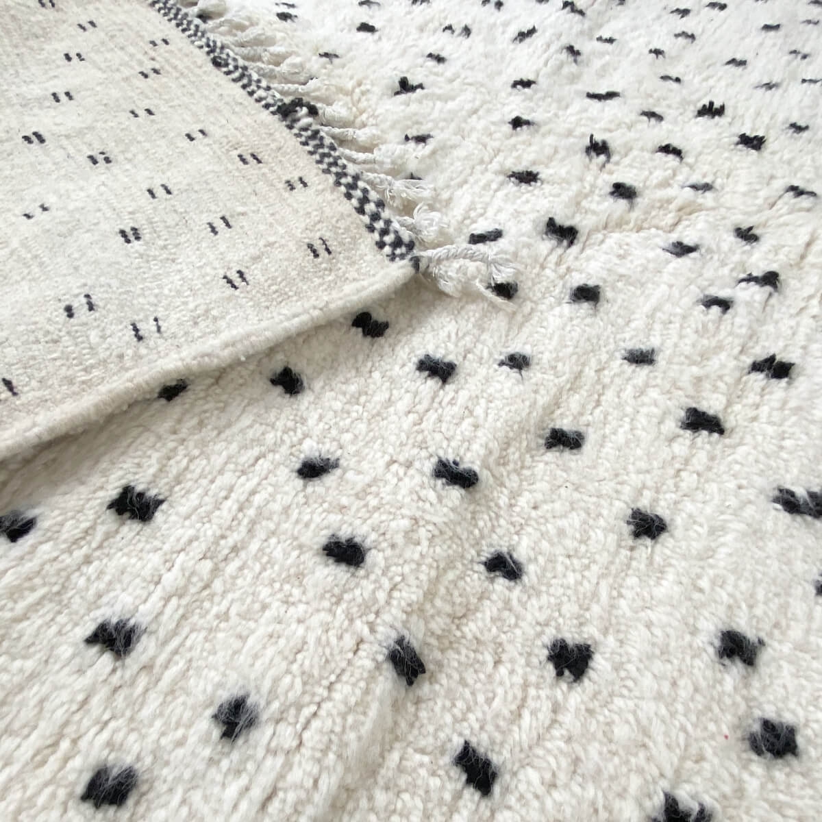 Berber carpet Rug Beni Ouarain Ghouri 160x255 cm White and Black (Handmade, Wool, Morocco) Tunisian margoum rug from the city of
