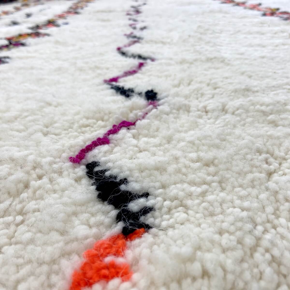 Berber carpet Rug Azilal Irwa 175x250 cm White/Multicolored (Handmade, Wool, Morocco) Tunisian margoum rug from the city of Kair