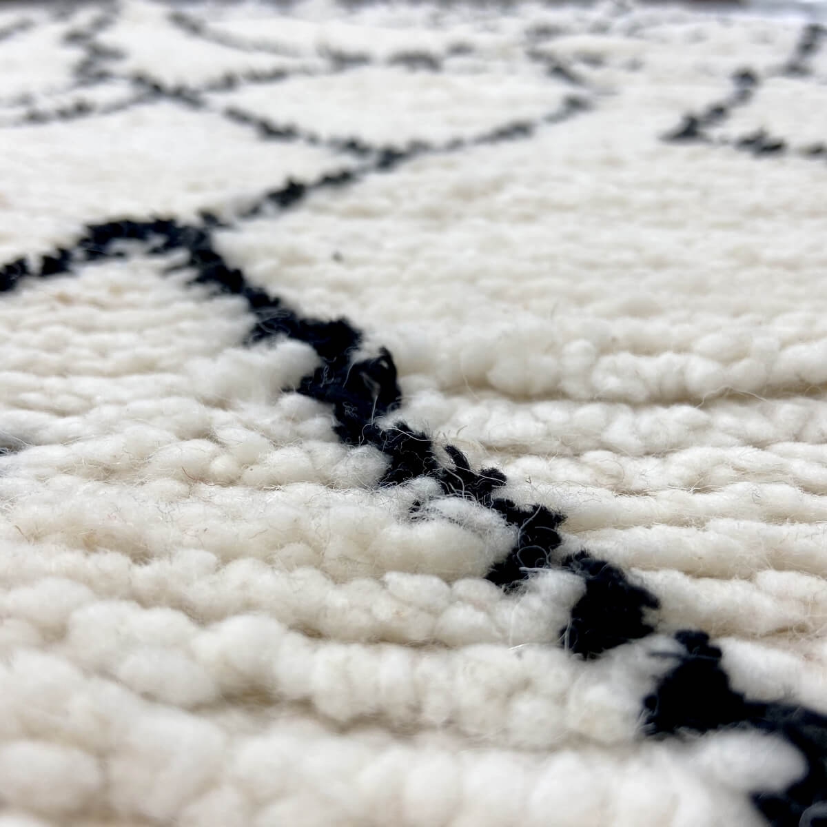 Berber tapijt Vloerkleed Beni Ouarain Damellal 85x135 cm Wit en Zwart (Handgeweven, Wol, Marokko) Tunesisch Margoum Tapijt uit d