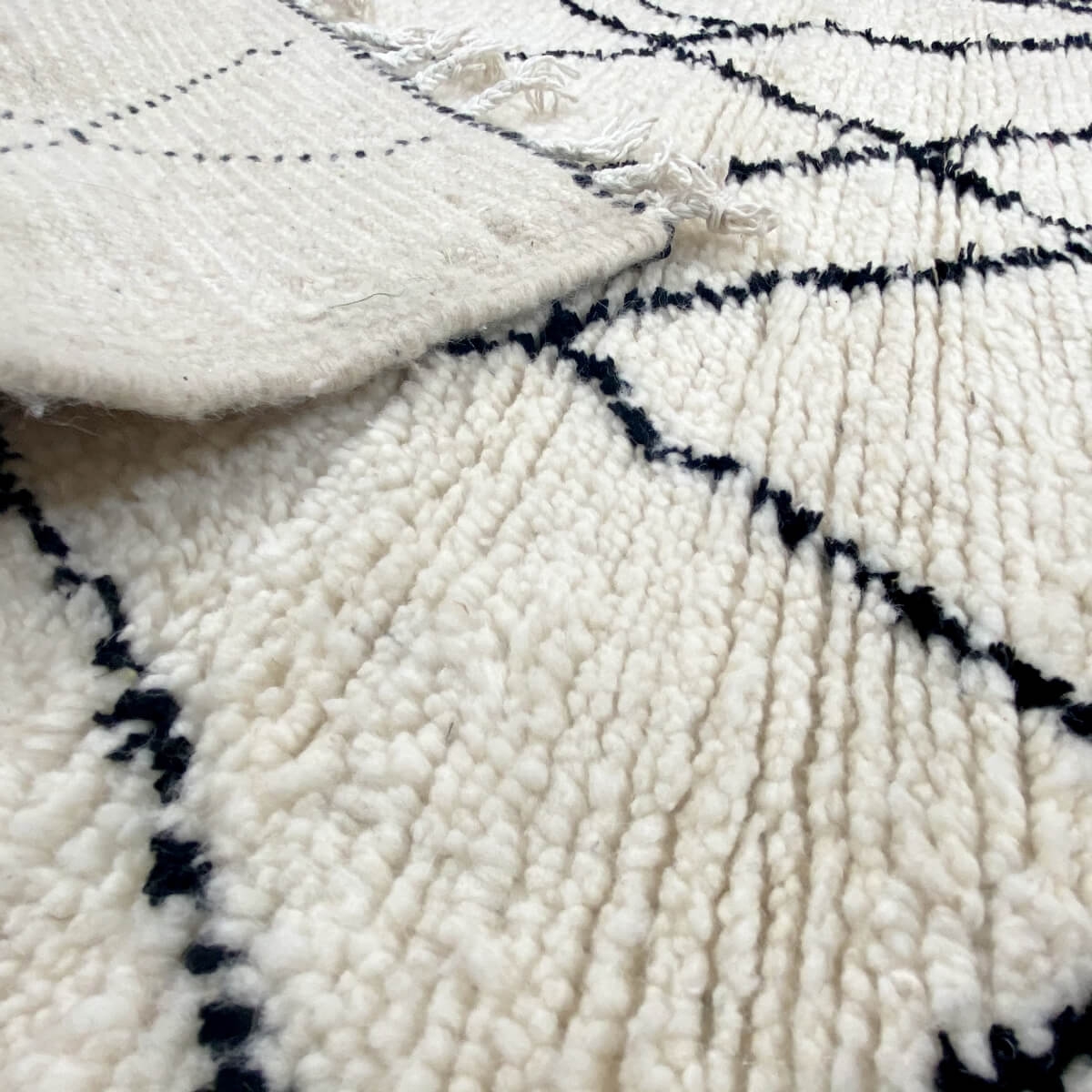 Berber tapijt Vloerkleed Beni Ouarain Damellal 85x135 cm Wit en Zwart (Handgeweven, Wol, Marokko) Tunesisch Margoum Tapijt uit d