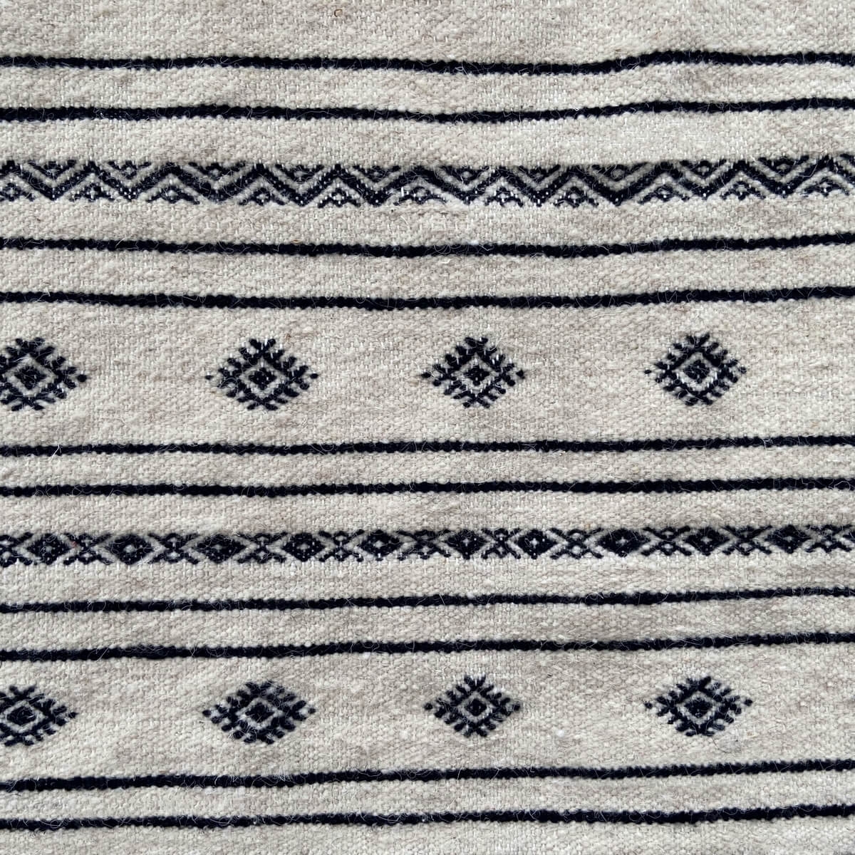 Berber carpet Rug Kilim Abez 60x104 cm Black and white (Handmade, Wool, Tunisia) Tunisian Rug Kilim style Moroccan rug. Rectangu