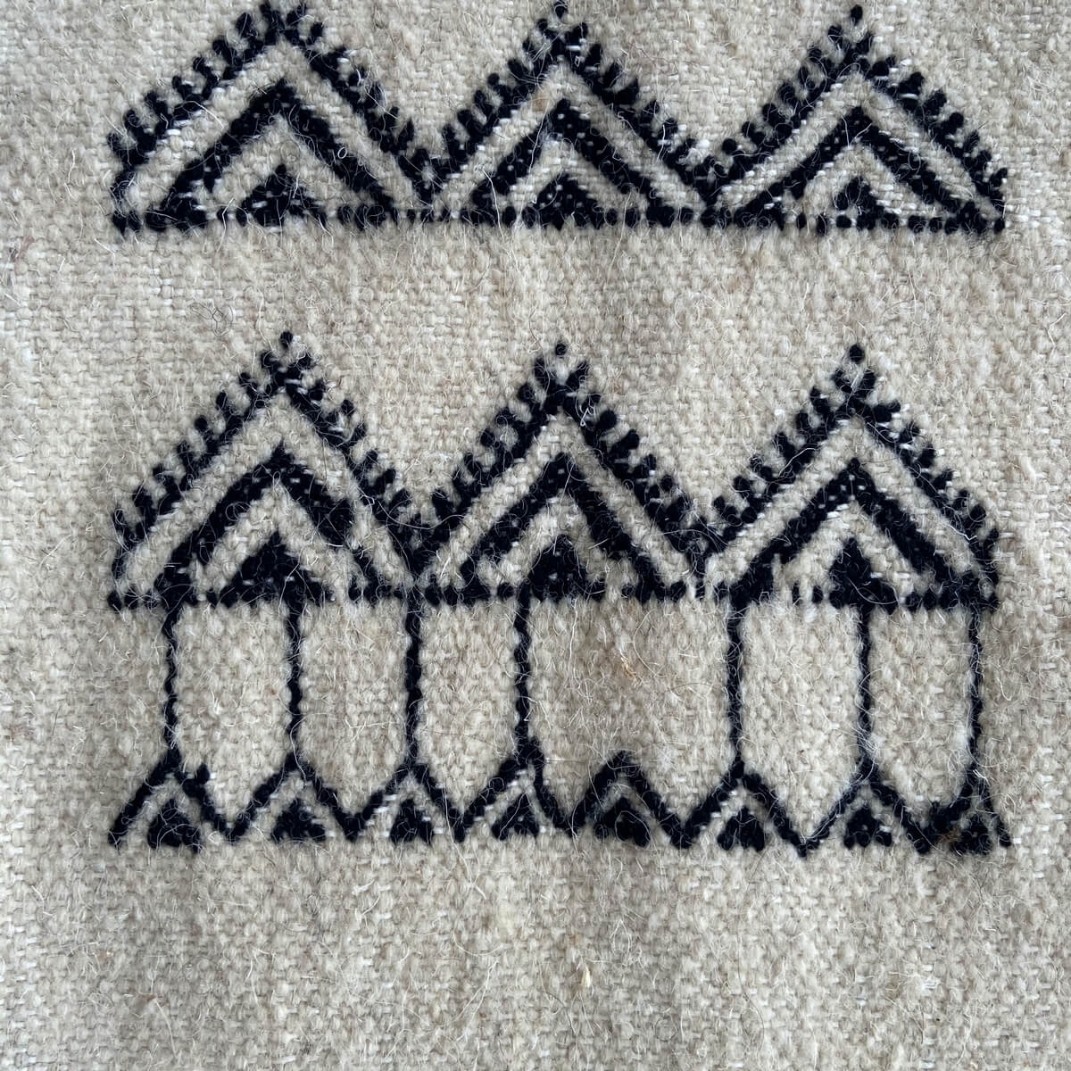 Berber carpet Rug Kilim Abez 60x104 cm Black and white (Handmade, Wool, Tunisia) Tunisian Rug Kilim style Moroccan rug. Rectangu