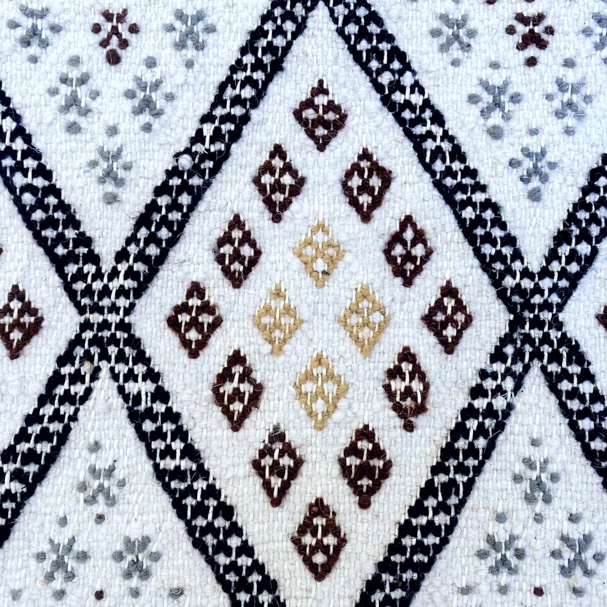 Berber carpet Rug Margoum Baha 145x220 White/Beige (Handmade, Wool, Tunisia) Tunisian margoum rug from the city of Kairouan. Rec