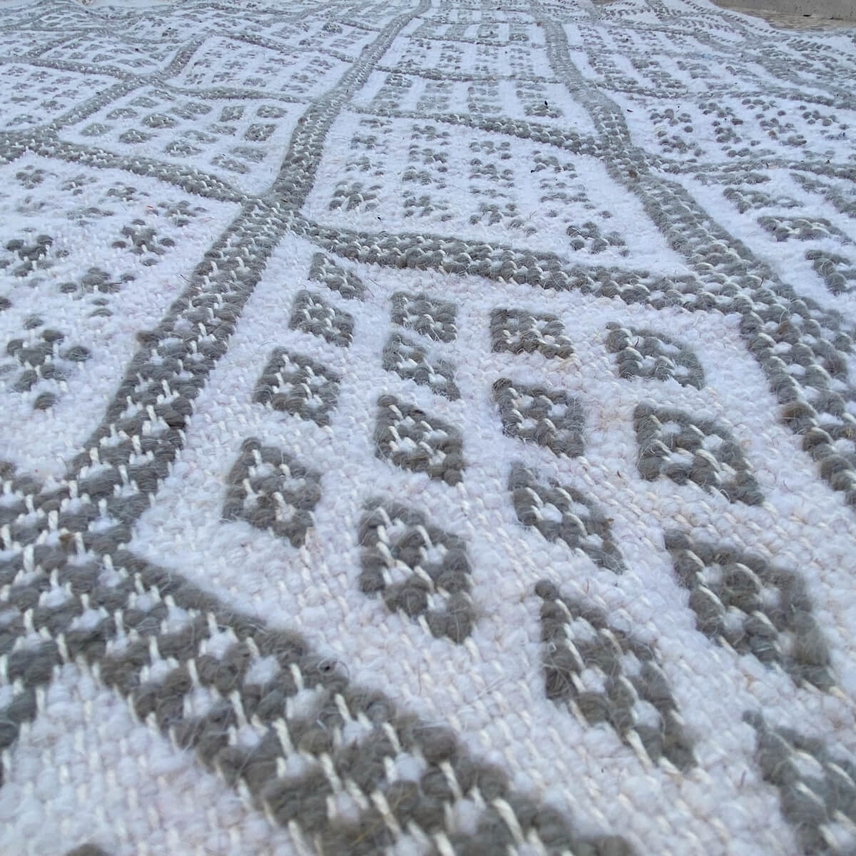 Berber carpet Rug Margoum Talis 135x220 White/Grey (Handmade, Wool, Tunisia) Tunisian margoum rug from the city of Kairouan. Rec