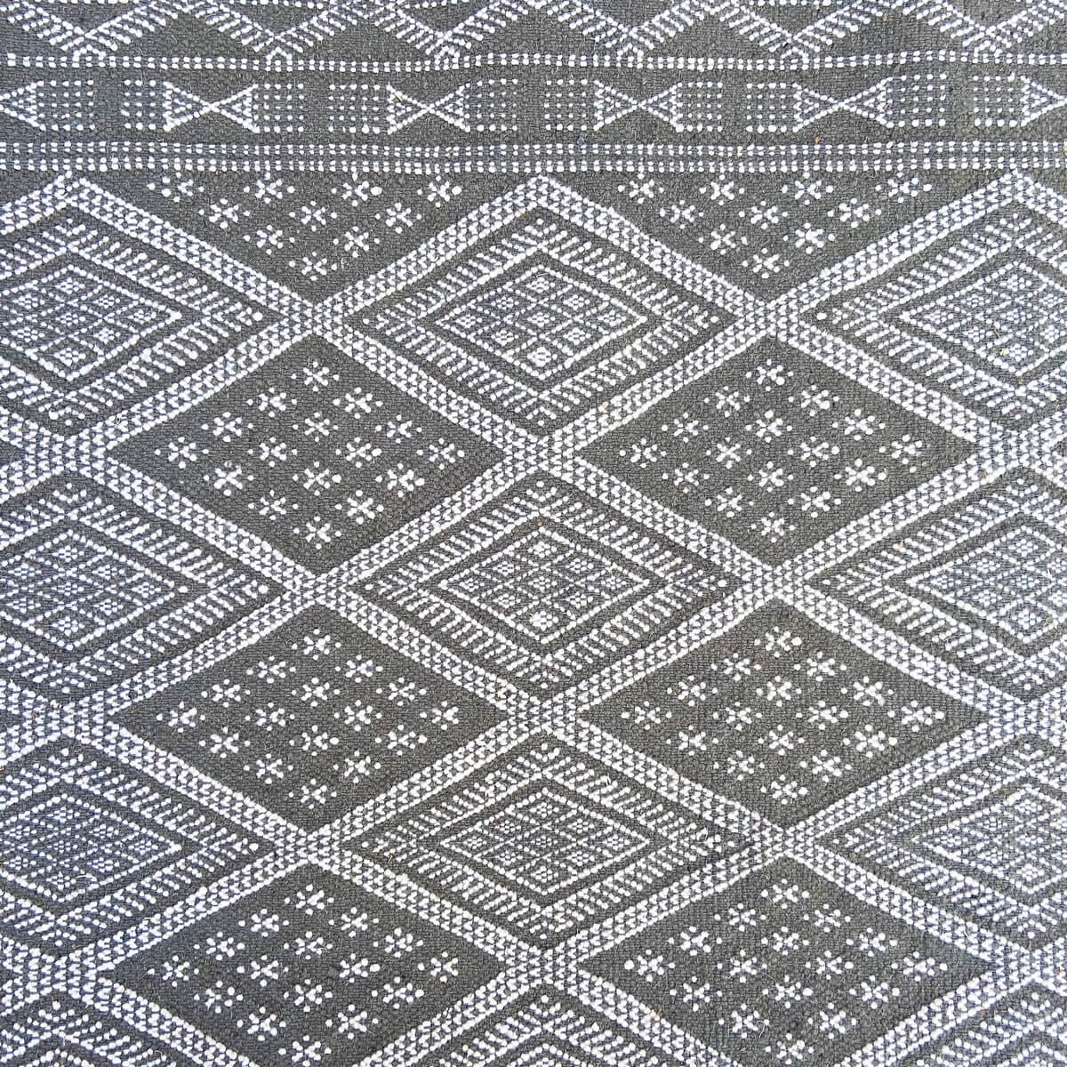 Tapis berbère Grand Tapis Margoum Damia 167x250 Gris (Fait main, Laine, Tunisie) Tapis margoum tunisien de la ville de Kairouan.