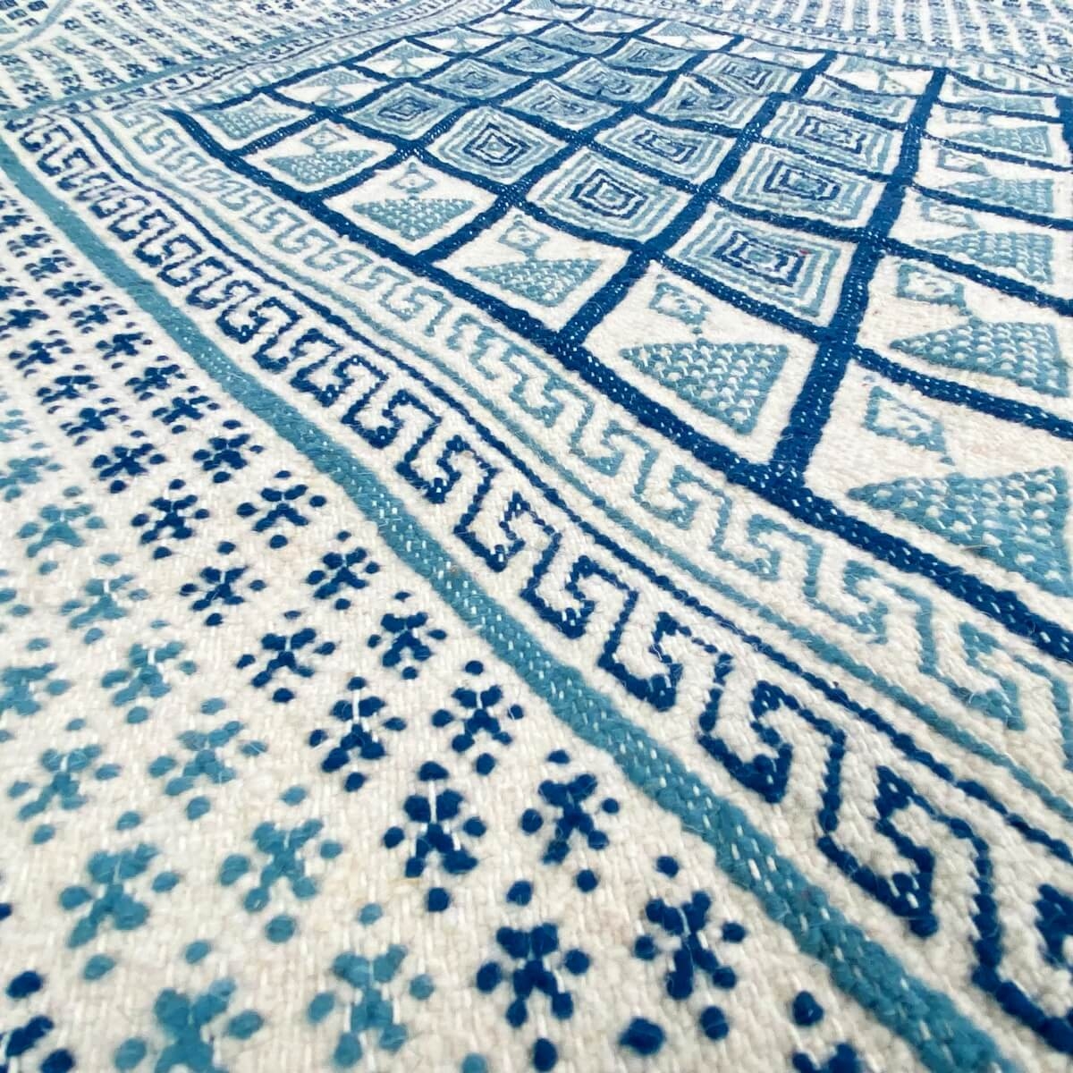 Berber carpet Rug Margoum Maje 125x185 White/Blue (Handmade, Wool, Tunisia) Tunisian margoum rug from the city of Kairouan. Rect
