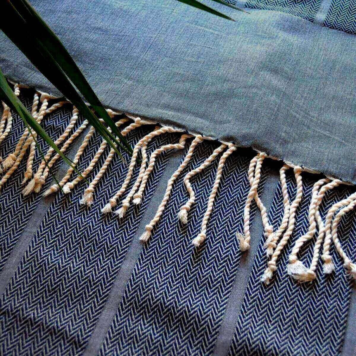 Tapis berbère Fouta Hortensia Chevrons - 100x200 - Bleu foncé - 100% coton Serviette fouta originale de Tunisie. Format classiqu