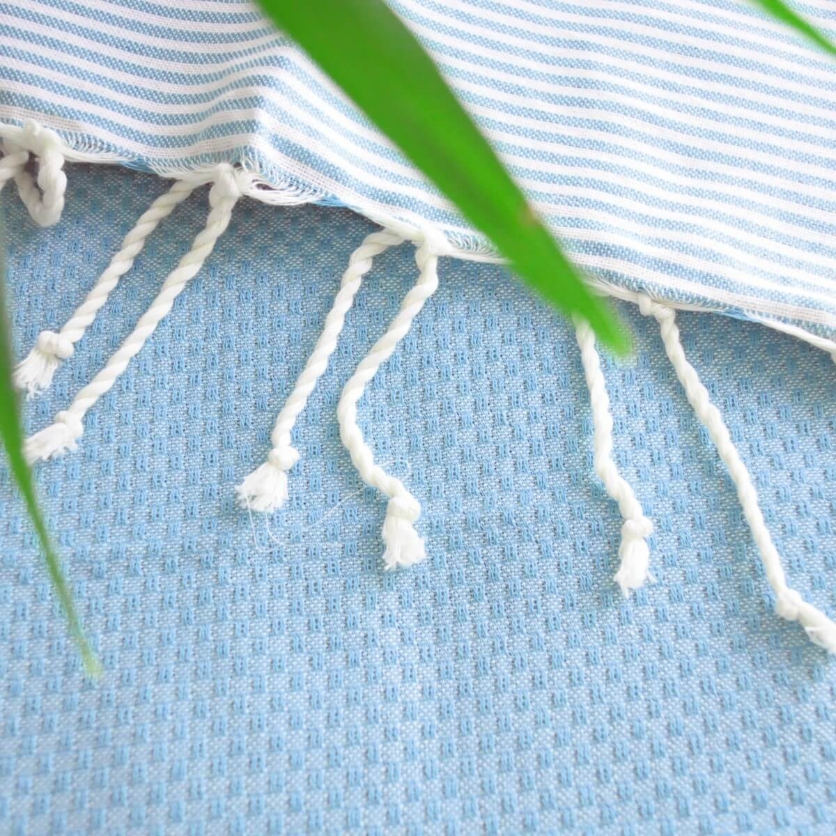 Tapis berbère Fouta Ciel Nid d'abeille - 100x200 - Bleu clair - 100% coton Serviette fouta originale de Tunisie. Format classiqu
