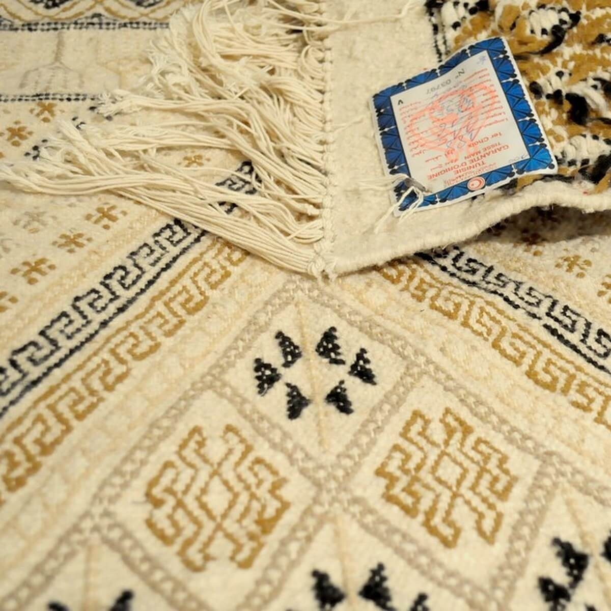 Berber carpet Rug Margoum Sefnou 115x190 Beige (Handmade, Wool, Tunisia) Tunisian margoum rug from the city of Kairouan. Rectang