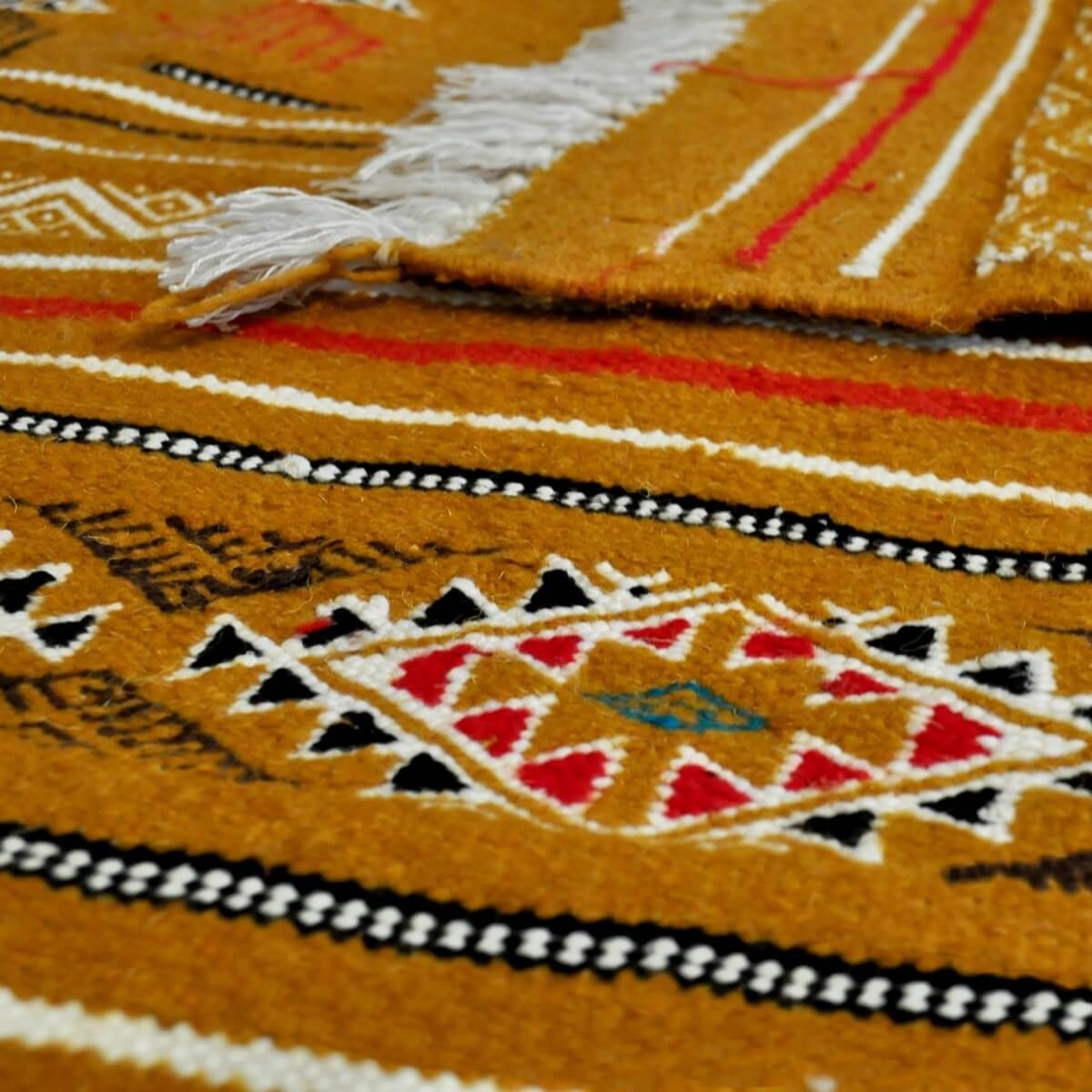 Tapis berbère Tapis Kilim Lamta 100x200 Jaune ocre (Tissé main, Laine, Tunisie) Tapis kilim tunisien style tapis marocain. Tapis