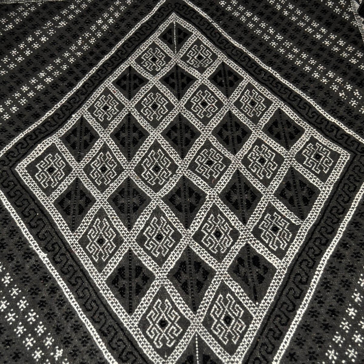 Tapete berbere Grande Tapete Margoum Kesra 165x250 Cinza antracite (Artesanal, Lã) Tapete Margoum tunisino da cidade de Kairouan